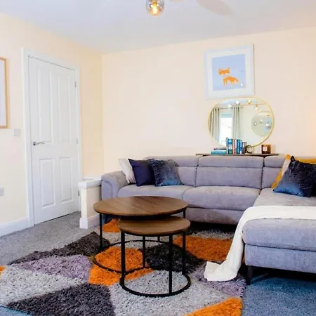 House - Sleeps 7 - Parking - 10min Drive To Centre