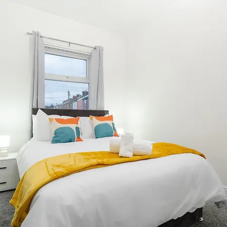 Spacious 4br Near Etihad - Free Parking - 5 Min Train Station *