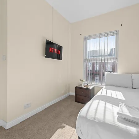 Three Bedroom House By Brookland Serviced Short Lets With Free Wifi Vakantiehuis *