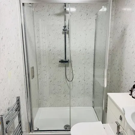 Pensión Contractors And Tourists Friendly In Salford