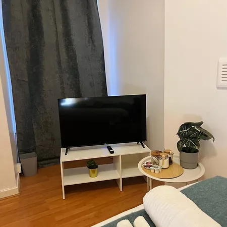 Kwatera prywatna Cosy Private Near Transport Link In *