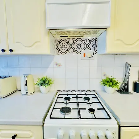 Stylish 4 Bedrome House - Free Parking Mánchester