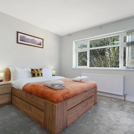 Stylish With Free Parking And Easy Access