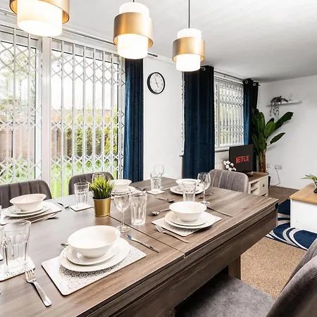 E-oasis- Etihad-coop Live-free Parking-pool Table Holiday home *