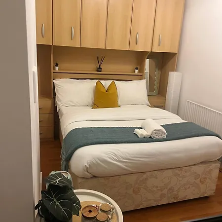 Cosy Private Near Transport Link In Manchester