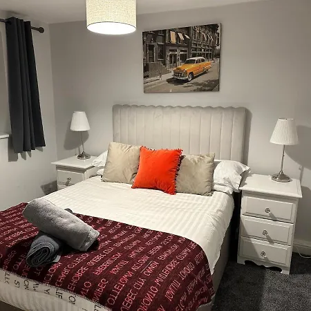 Spacious 4br House With Canal Views & Garden *