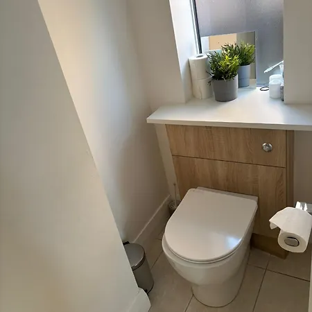 Heaton Park Free Parking Villa