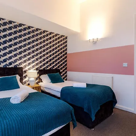 Group Stay, Sleeps 12, 3 Bathroom Dom wakacyjny Manchester