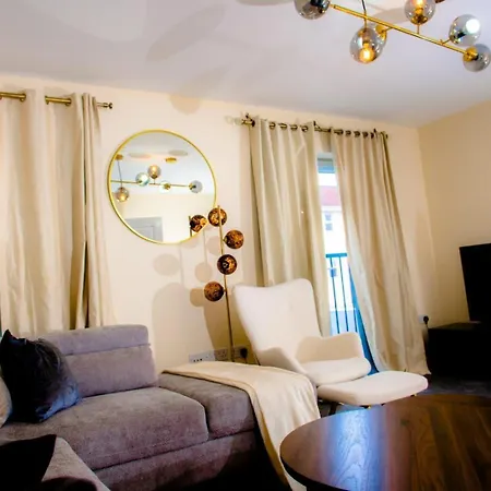 House - Sleeps 7 - Parking - 10min Drive To Centre