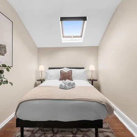 Luxury 5 Bed 10 Min To Airport Sleeps 14 Vakantiehuis Manchester