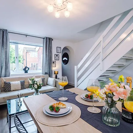 Prázdninový dům Modern 2-bed By 53 Degrees Near Etihad & Centre, With Free Parking! *