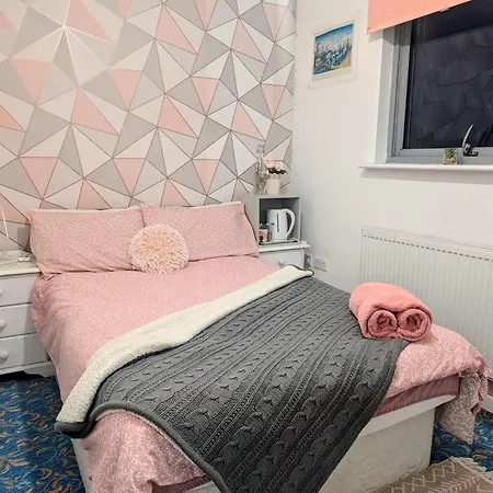 Homely Near Center- Females Preferred