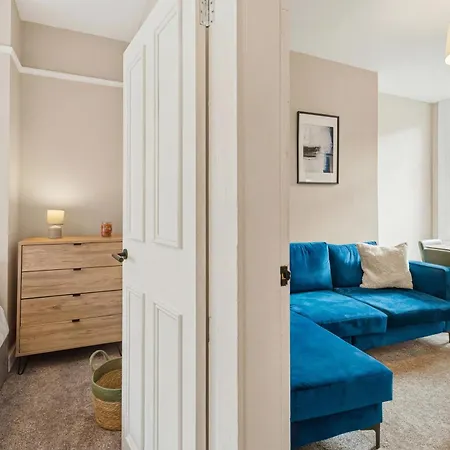 Home, Sleeps 6, Contractor Friendly, Free Parking Сasa de vacaciones