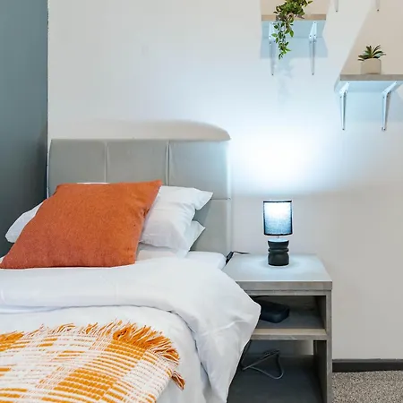 Spacious 3br - Free Parking - Near Centre - Sleeps 6 Prázdninový dům