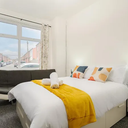 Spacious 4br Near Etihad - Free Parking - 5 Min Train Station *