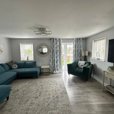 Spacious 4br House With Canal Views & Garden * Manchester
