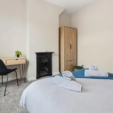 Σπίτι διακοπών Home, Sleeps 6, Contractor Friendly, Free Parking *