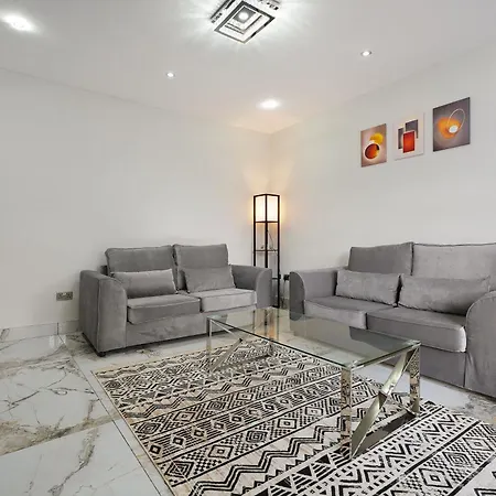 Stylish With Free Parking And Easy Access *