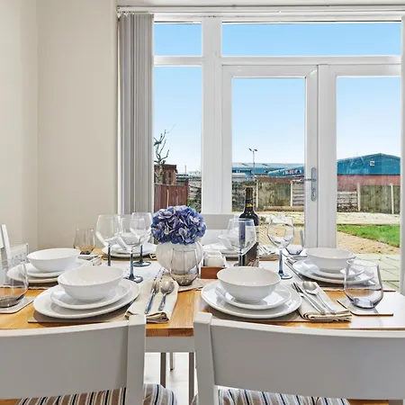 3br Near Co-op Live Etihad Long Short Welcome Parking