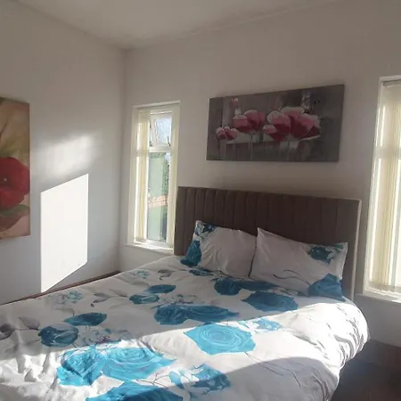 Unite The Propstay, Old Trafford Vandrerhjem