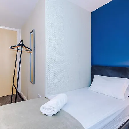Dom wakacyjny Group Stay, Sleeps 12, 3 Bathroom Manchester