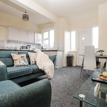 Σπίτι διακοπών Spacious 4br Near Etihad - Free Parking - 5 Min Train Station Μάντσεστερ