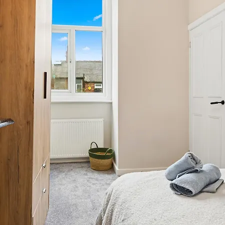 Home, Sleeps 6, Contractor Friendly, Free Parking *