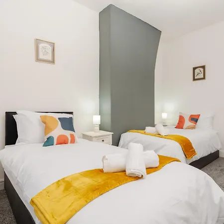 Spacious 4br Near Etihad - Free Parking - 5 Min Train Station * Μάντσεστερ
