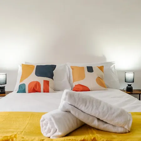 Σπίτι διακοπών Spacious 4br Near Etihad - Free Parking - 5 Min Train Station Μάντσεστερ