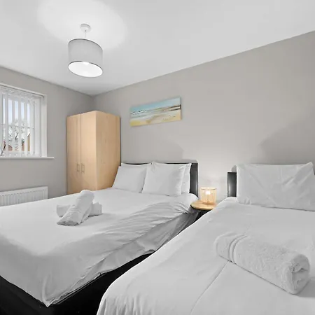 3 Bed Close To Centre Superhost *