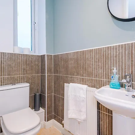 Group Stay, Sleeps 12, 3 Bathroom * Manchester
