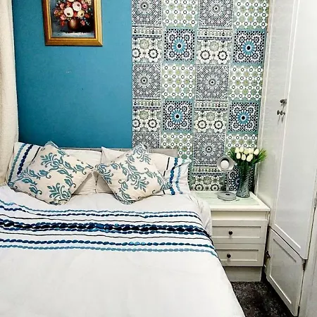 בית אירוח Homely Near Center- Females Preferred מנצ'סטר