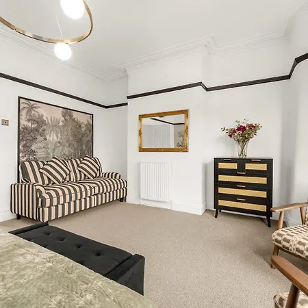Luxury 5 Bed 10 Min To Airport Sleeps 14 *