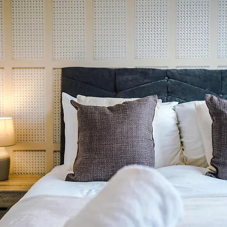 Modern 2-bed By 53 Degrees Near Etihad & Centre, With Free Parking! *