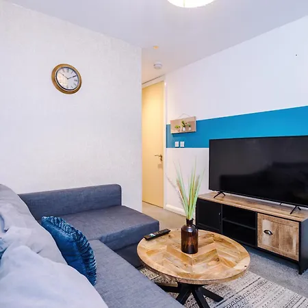 Group Stay, Sleeps 12, 3 Bathroom Manchester