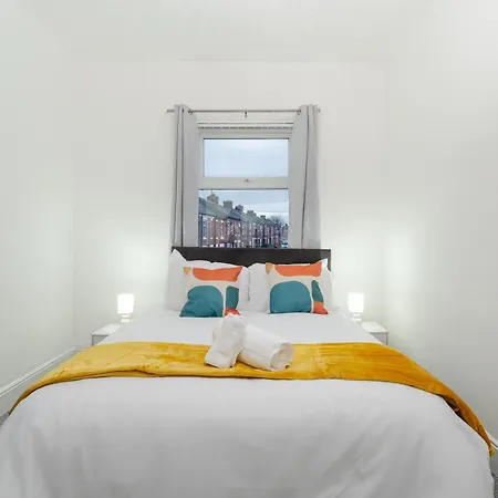 Spacious 4br Near Etihad - Free Parking - 5 Min Train Station