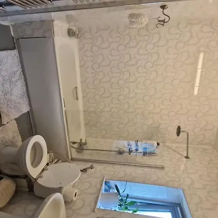 Homely Near Center- Females Preferred * Manchester