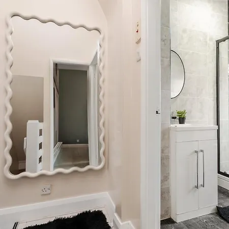 2br Cozy Retreat - Pool Table - Wifi - Sleeps 7