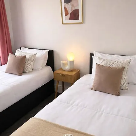 Hébergement de vacances New Stylish 4br - Sleeps 9 - Parking
