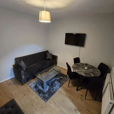 Nyaraló Lovely Large 3 Bedroom House