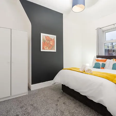 Spacious 4br Near Etihad - Free Parking - 5 Min Train Station Manchester