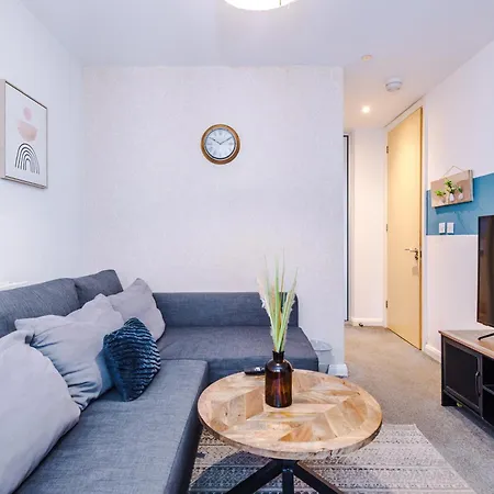 Group Stay, Sleeps 12, 3 Bathroom * Manchester