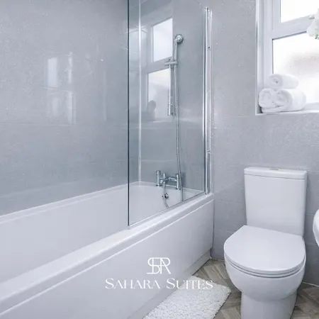 Сasa de vacaciones New Stylish 4br - Sleeps 9 - Parking *