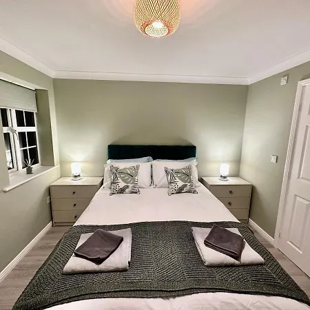 Stretford 4 Bed Townhouse M32 *