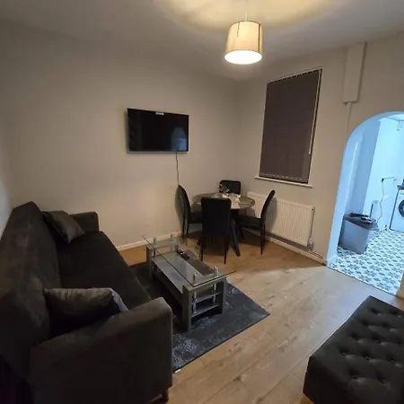 Holiday home Lovely Large 3 Bedroom House Manchester
