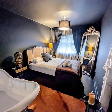 Hébergement de vacances Spacious 2 Bedroom House Sleeps 4 L On-street Parking L The Cosy Corner Nationwide *