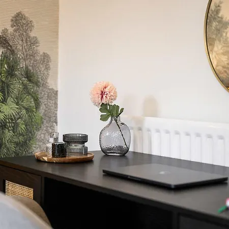 Luxury 5 Bed 10 Min To Airport Sleeps 14 Holiday home Manchester