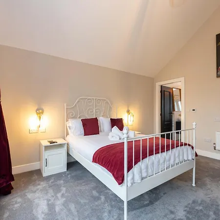 בית נופש Stunning Family With Hot Tub In Worsley