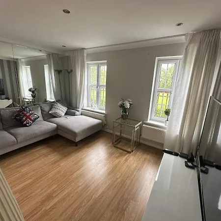 Stretford 4 Bed Townhouse M32 *