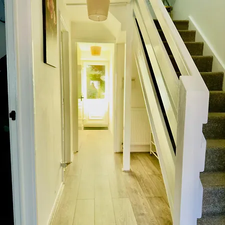 Casa vacanze Stylish 4 Bedroom House Sleep Up To 7 - Free Parking *